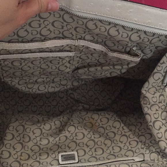 A purse - Picture 3 of 6